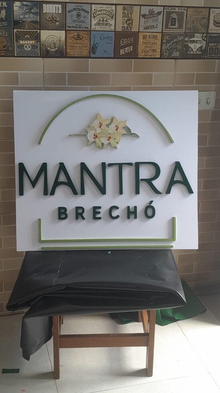 placa em ps com letra bloco